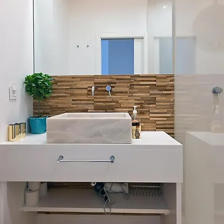 Plum Guide - The Hillside Nest Appartement Lisboa