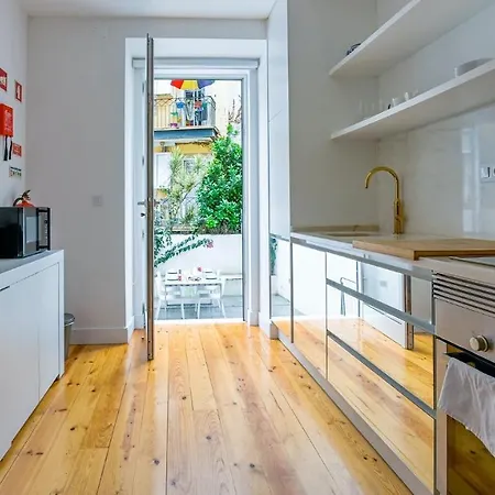 Plum Guide - The Hillside Nest شقة Lisboa